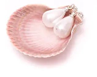 pearl-earrings-baroque.webp