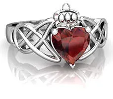 claddagh-ring-symbol-love-jewelry.webp