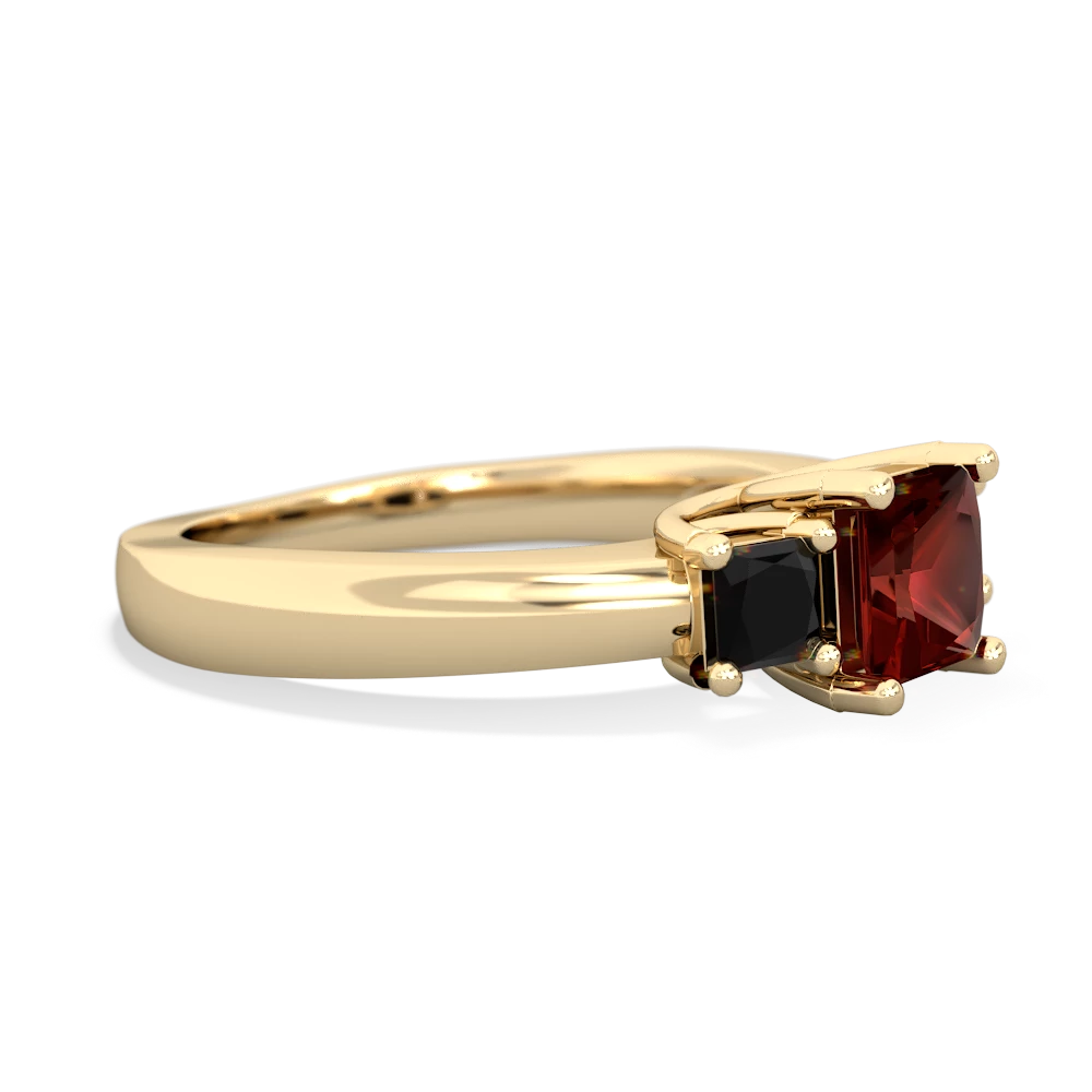 Garnet Three Stone Trellis 14K Yellow Gold ring R4015